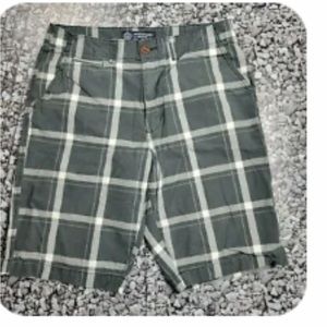 American eagle men’s size 32 black plaid shorts great preowned condition